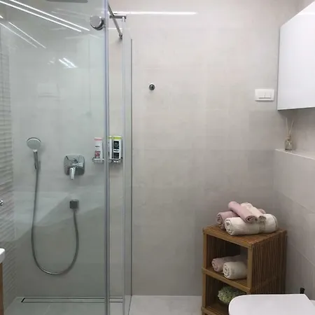 Mojca - Peridot In The Center With Private Indoor Parking *